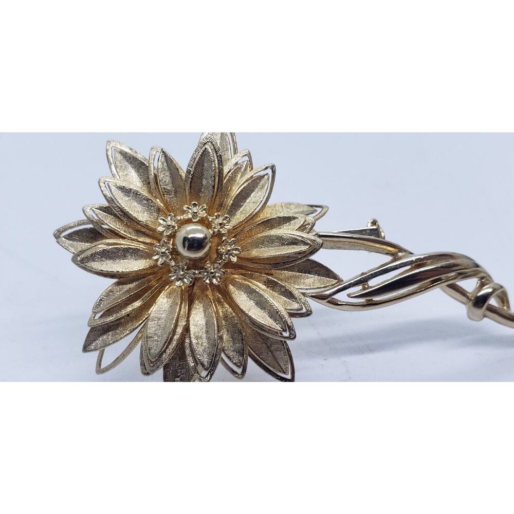 Vintage Coro Brooch Long Stem Flower 3D Gold Toned Daisy cutout Leaves Signed - Picture 6 of 11